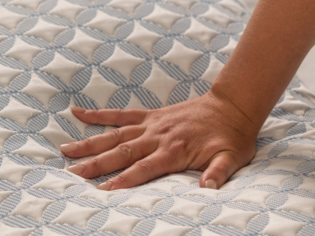 Hand pressing luxury cooling pillow